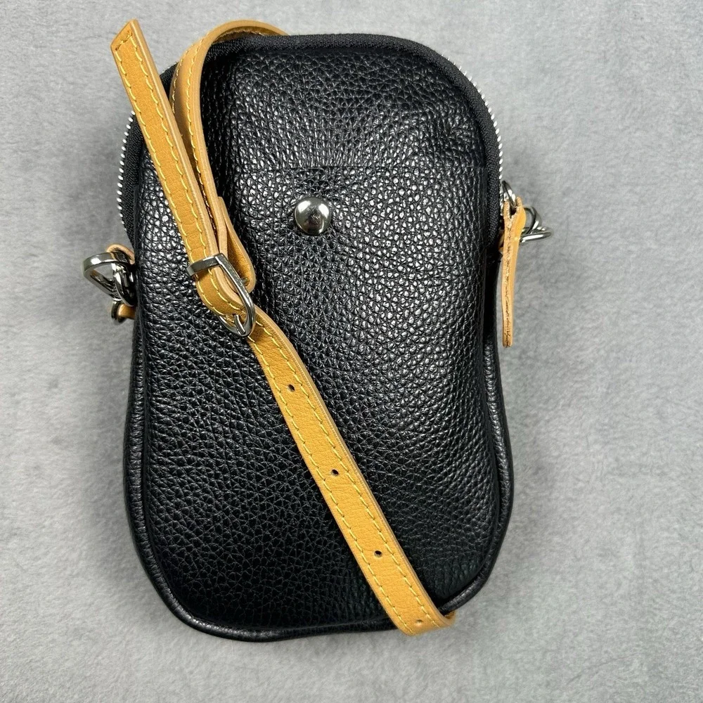 Divina Firenze features genuine
